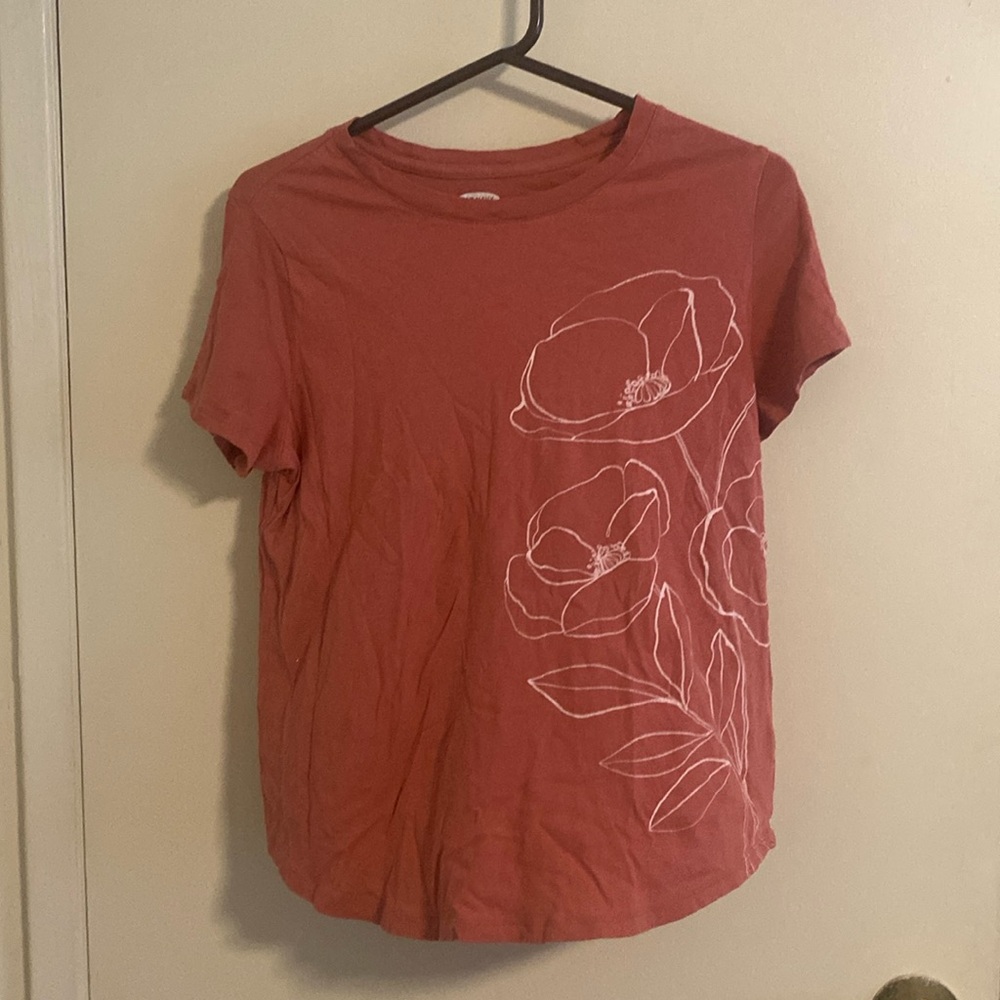 Old Navy medium t shirt. Rust color.